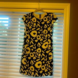 Black abstract fully lined cap sleeve side seams and back zip. Black & white